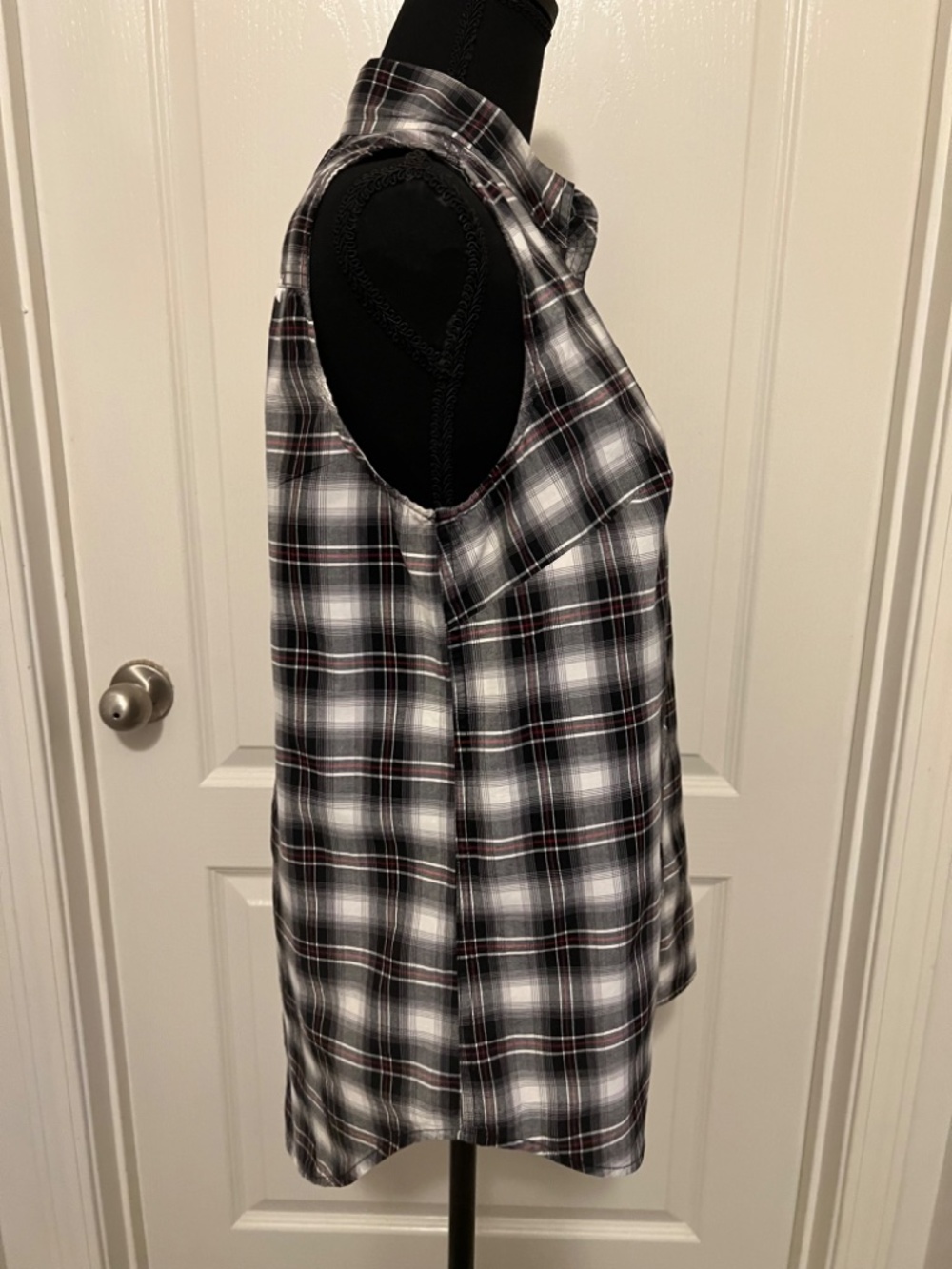 Women's Harley Davidson Fitted Plaid Sleeveless Snap Front Shirt - Picture 4 of 6